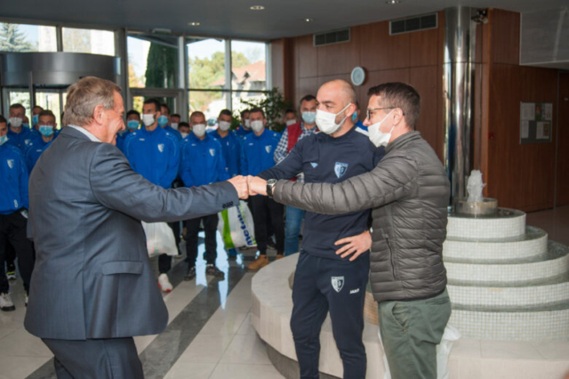 Fudbleri Metalca u poseti fabrici