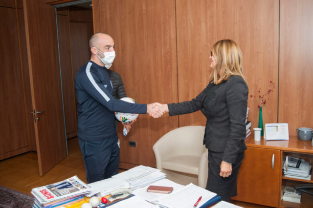 Fudbleri Metalca u poseti fabrici