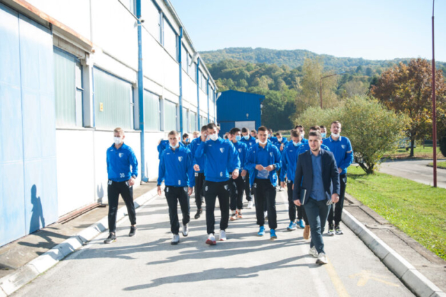 Fudbleri Metalca u poseti fabrici